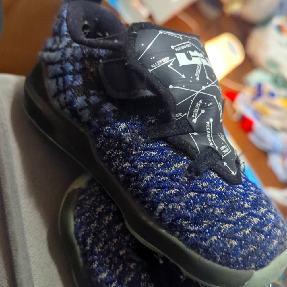 LeBron James Shoes Size 8C Midnight Bleu Velcro